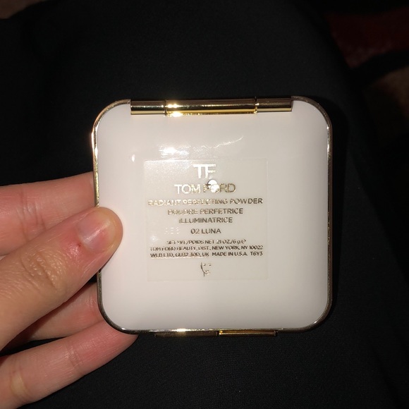 Powder - Picture 4 of 6